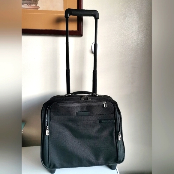Briggs & Riley Other - Briggs and Riley 2 wheel cabinbag